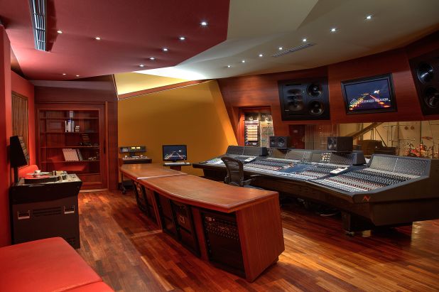 Hi-Jazz Control room (Caesar) - Forward Studios